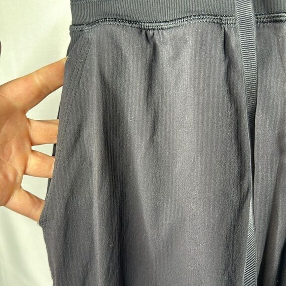 Lululemon Black Dance Studio Cropped Joggers. Size 4. - Picture 10 of 10